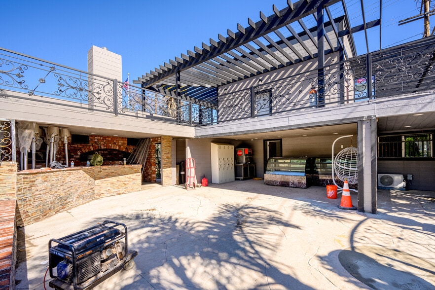 More Photos Of 6500 Foothill Blvd, Tujunga Restaurant For Sale