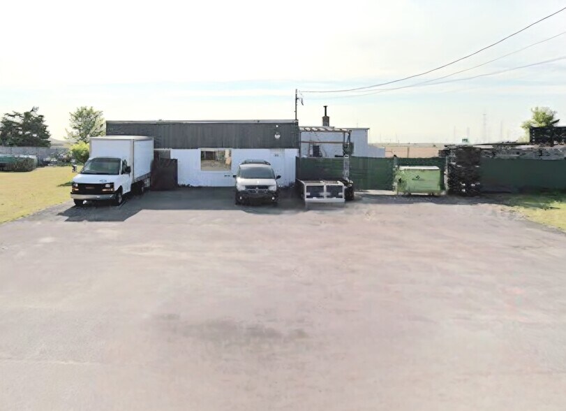 Primary Photo Of 622 Ch Saint-Louis, Beauharnois Industrial For Sale