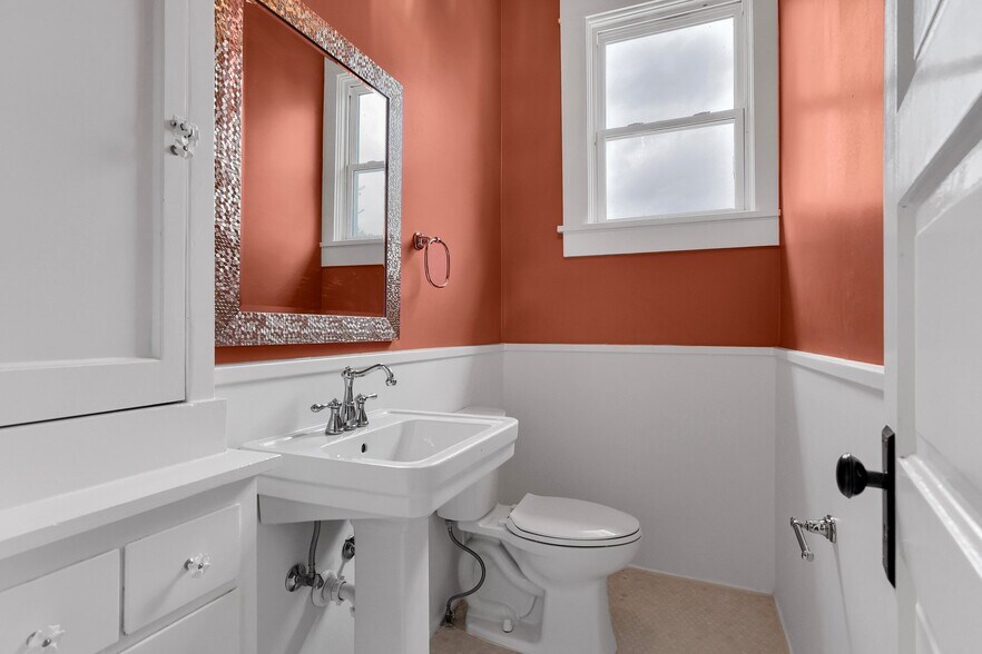 More Photos Of 511 S Travis St, Sherman Office For Sale