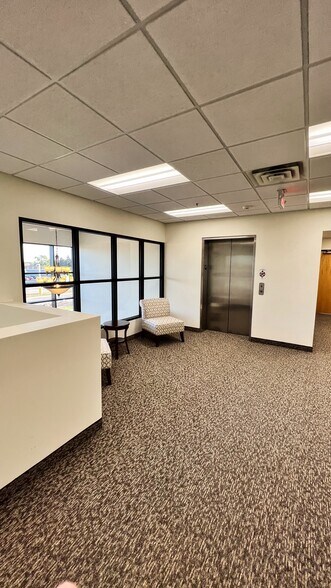 More Photos Of 2850 Cutters Grove Ave, Anoka Office For Lease