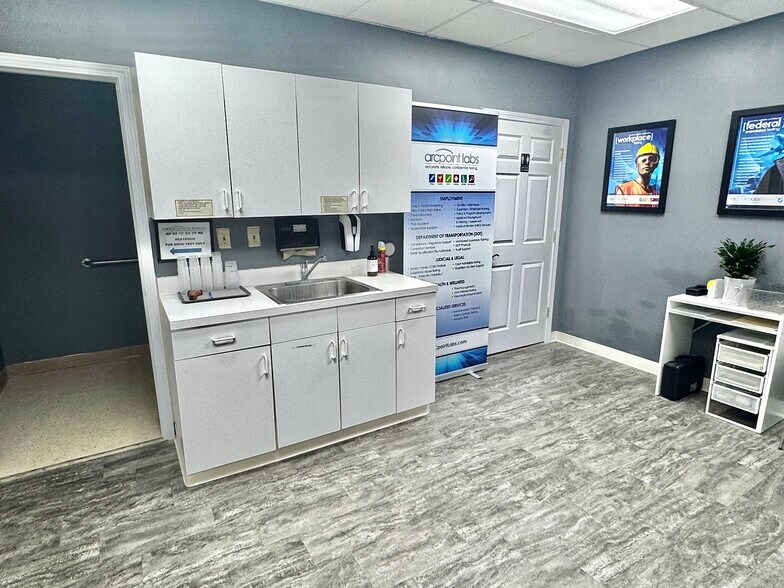 More Photos Of 11363 San Jose Blvd, Jacksonville Medical For Lease