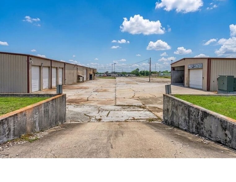 More Photos Of 9965 Highway 6, Navasota Auto Dealership For Sale