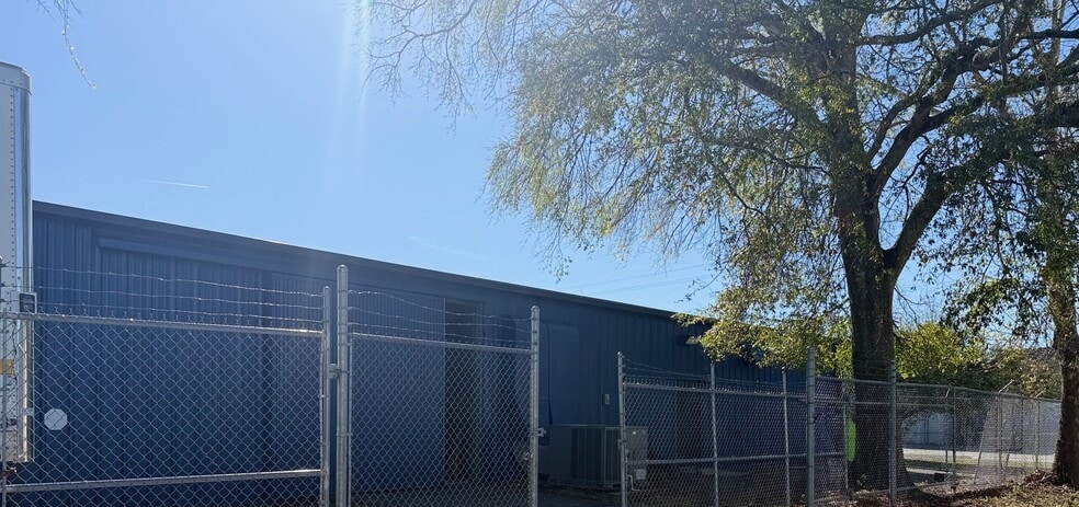 Primary Photo Of 1316 S 5th Ave, Wilmington Service For Lease