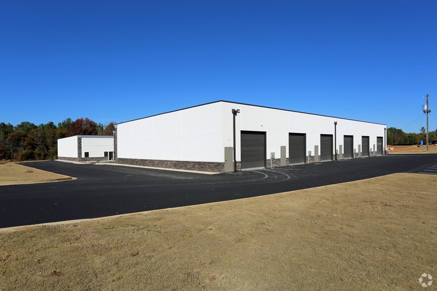 More Photos Of 5045-5047 Parham Rd, Grovetown Light Manufacturing For Lease