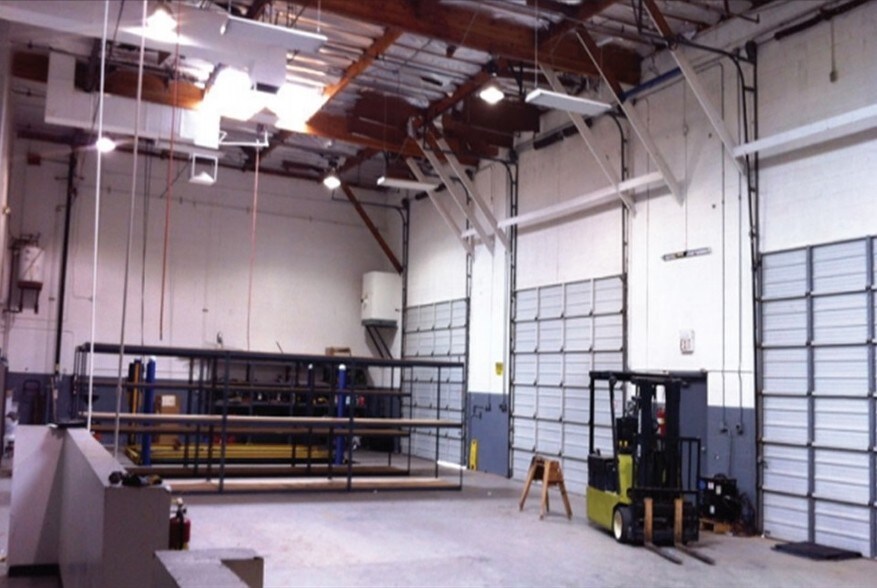 More Photos Of 21402 N 7th Ave, Phoenix Warehouse For Lease