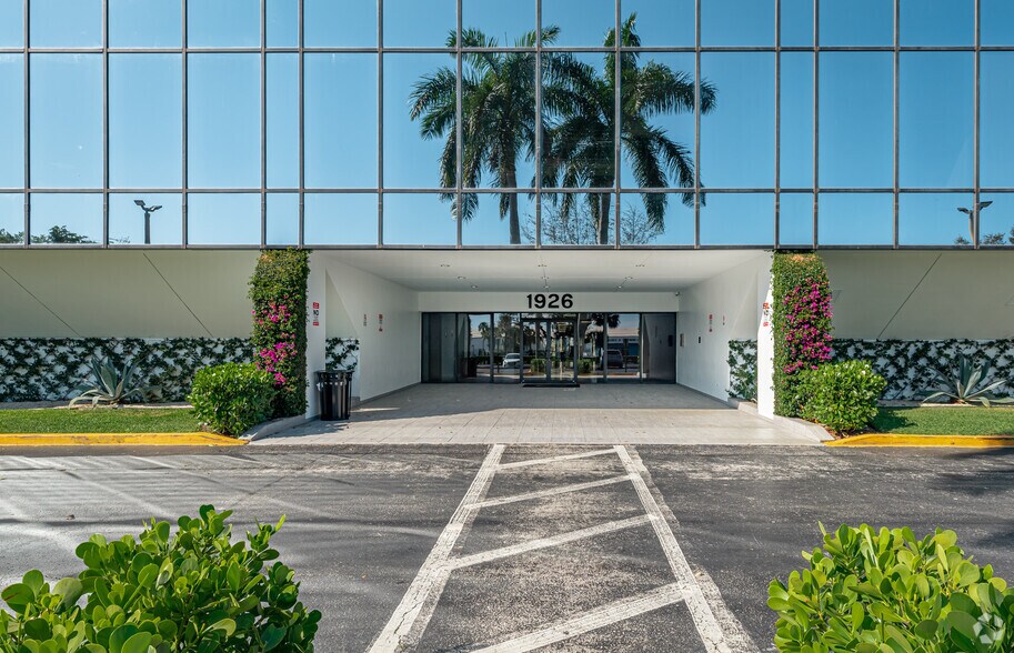 More Photos Of 1926 10th Ave N, Lake Worth Office For Lease