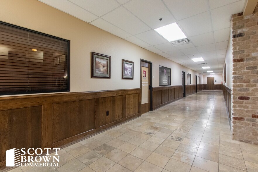 More Photos Of 721-725 S Interstate 35, Denton Office For Lease