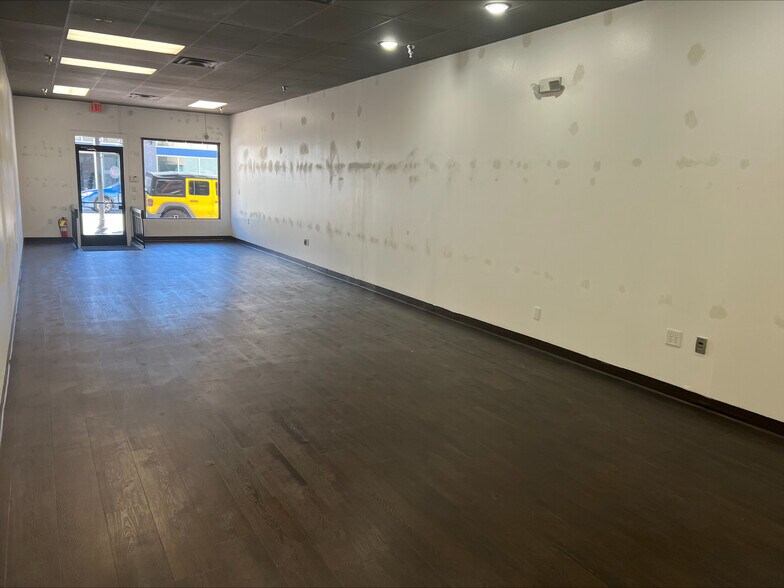 More Photos Of 25 3rd St NW, Winter Haven General Retail For Lease