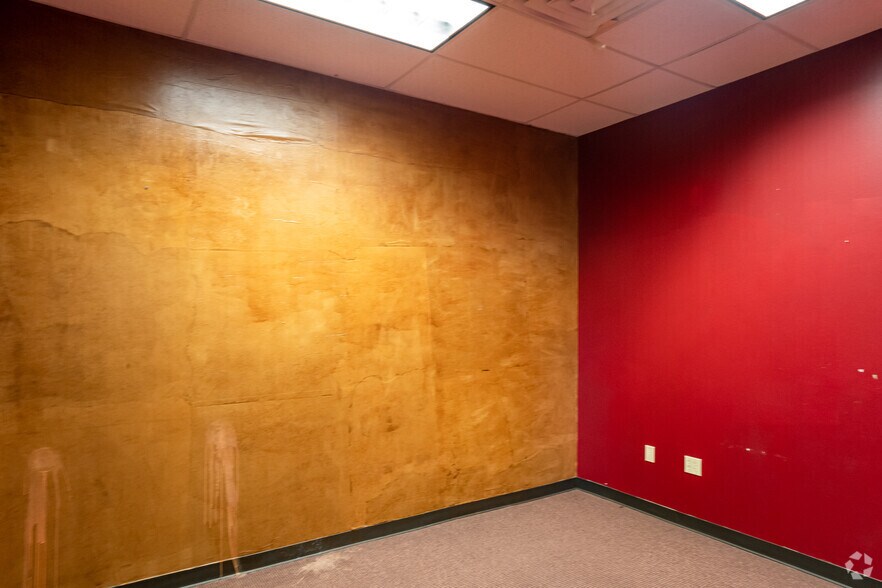 More Photos Of 202-204 N Dooley St, Grapevine Medical For Sale