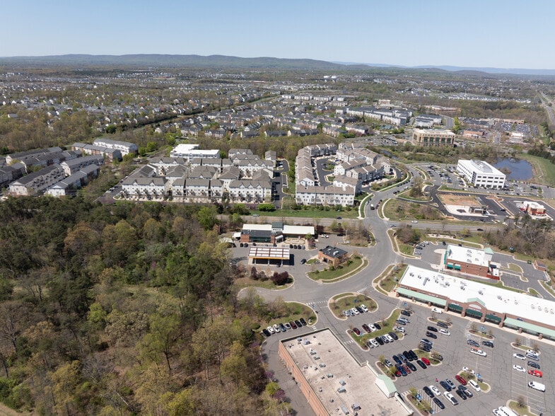 More Photos Of 24641 Southpoint Dr, Chantilly Service Station For Sale