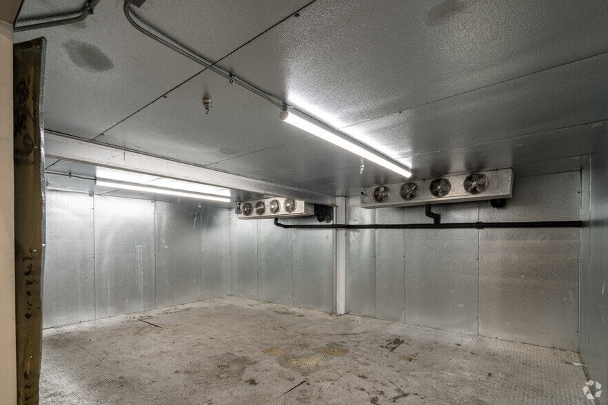 More Photos Of 20425-20427 Plymouth Rd, Detroit Freestanding For Sale