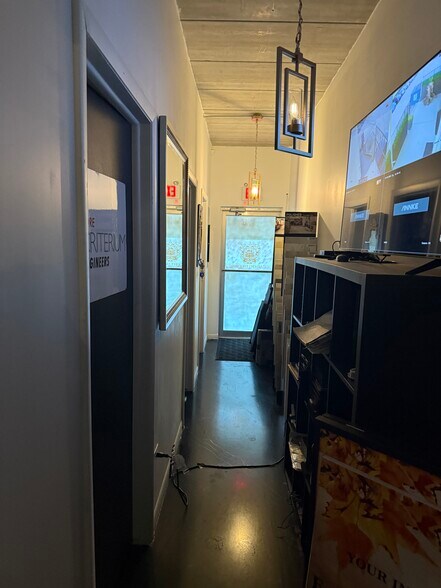 More Photos Of 3336 E Ridge Rd, Lansing General Retail For Lease