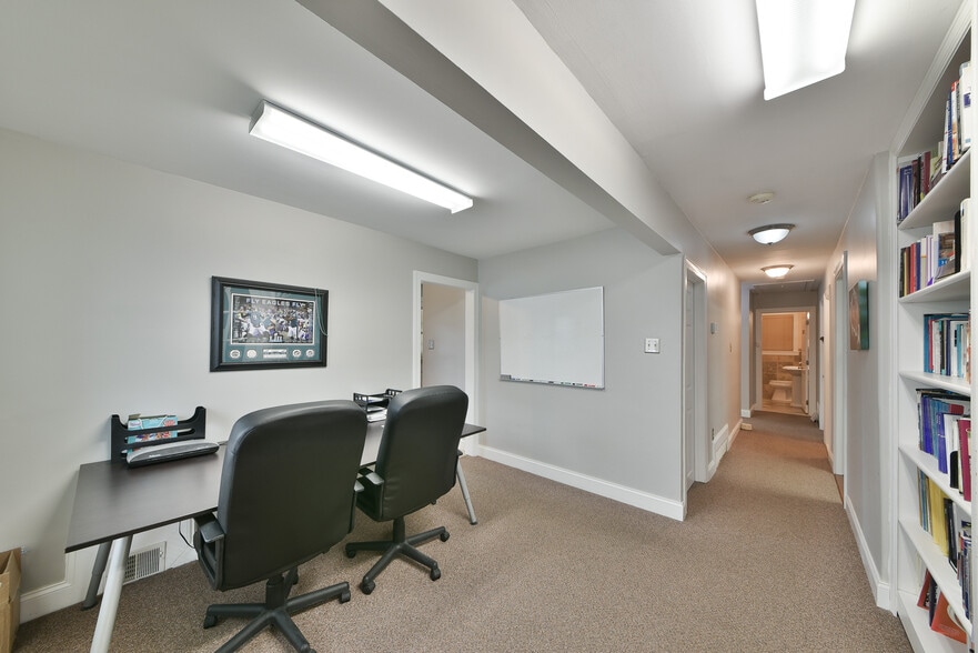 More Photos Of 12 E Mill Rd, Flourtown Medical For Lease