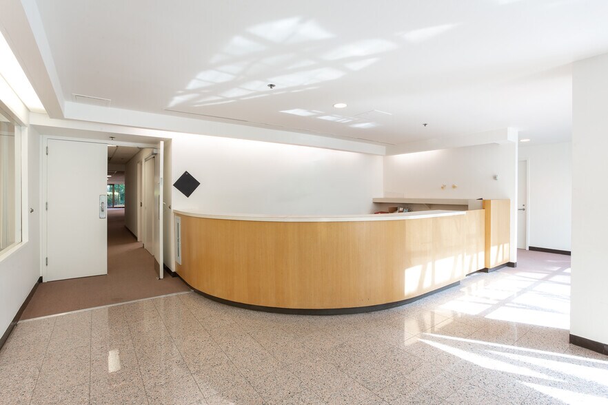 More Photos Of 1910 Association Dr, Reston Office For Lease