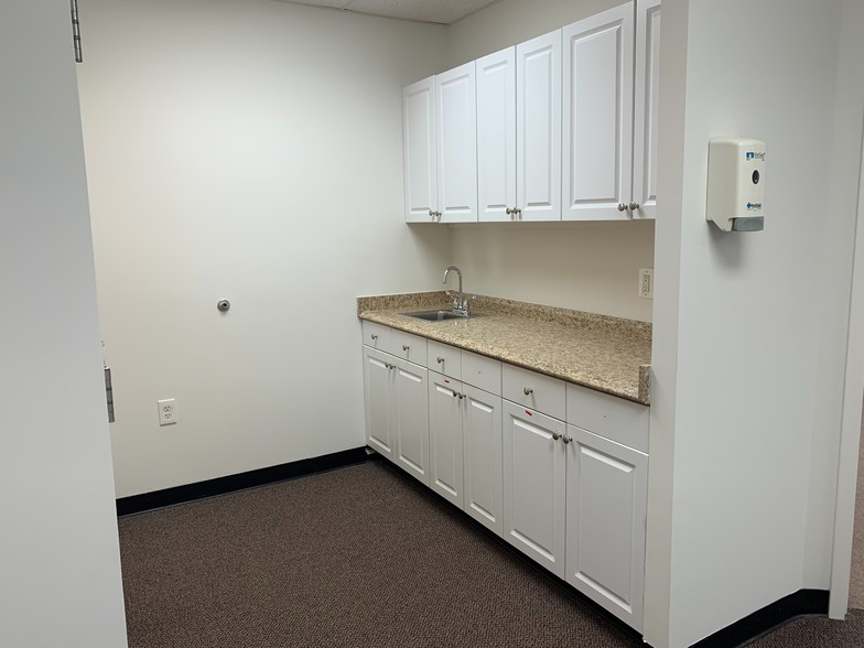 More Photos Of 3460 Old Washington Rd, Waldorf Medical For Lease