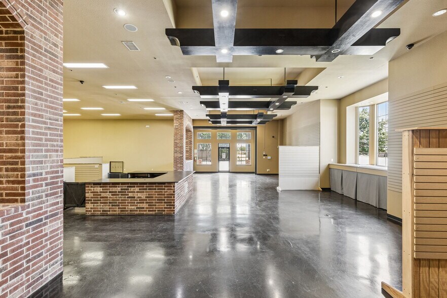 More Photos Of 207 E Byron Nelson Blvd, Roanoke Storefront Retail Office For Sale