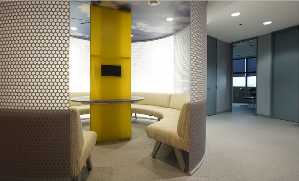 More Photos Of 1900 W Pl NE, Washington Office For Lease