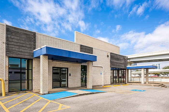 More Photos Of 2327 Southwest Fwy, Houston Freestanding For Sale