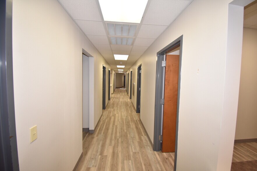 More Photos Of 2401 W Oak St, Denton Medical For Sale