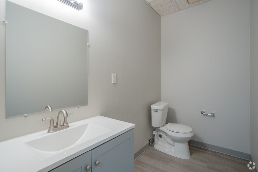 More Photos Of 5151 Mitchelldale St, Houston Unknown For Lease