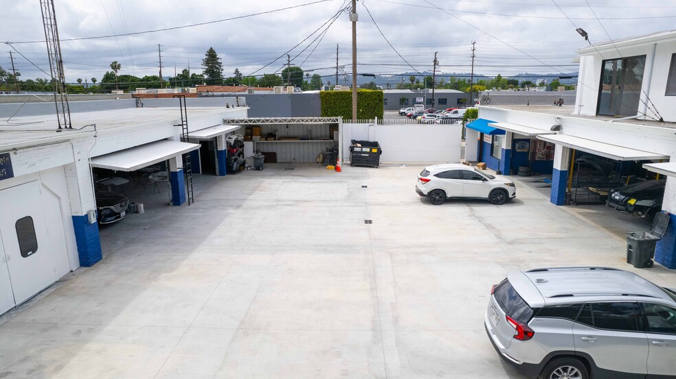 More Photos Of 14723 Aetna St, Van Nuys Auto Repair For Sale