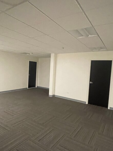 More Photos Of 4901 W Irving Park Rd, Chicago Unknown For Lease