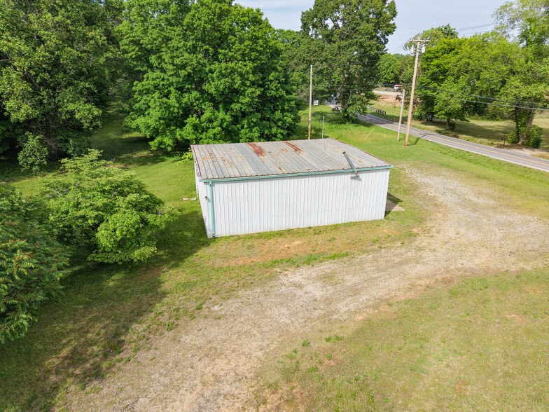 More Photos Of 2815 TN-49 Hwy, Charlotte Auto Repair For Sale