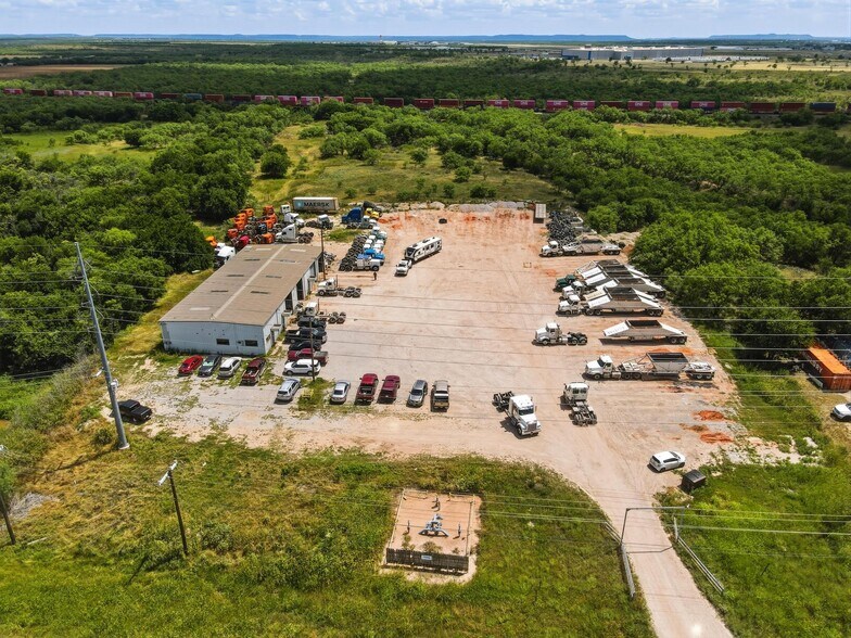 More Photos Of 2895 E US Highway 80, Abilene Warehouse For Lease