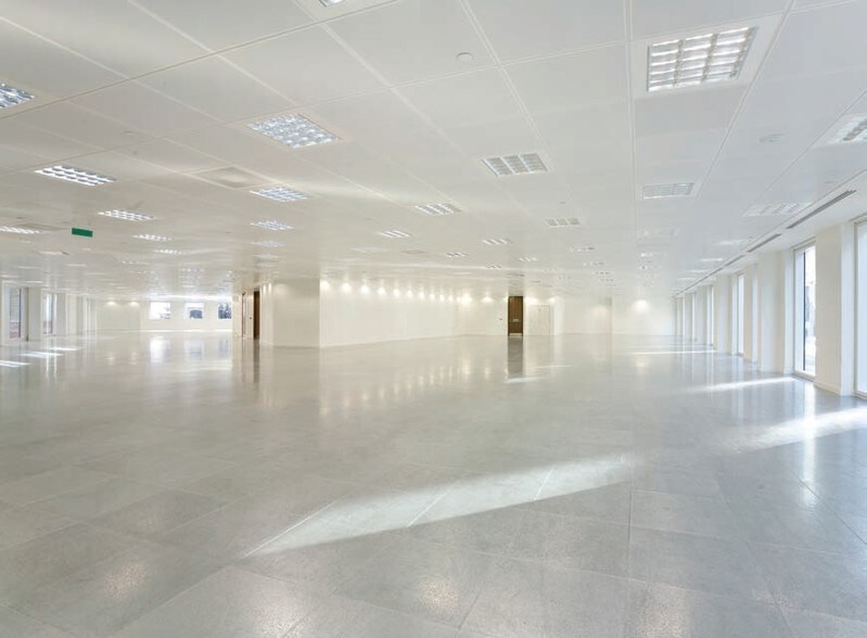 More Photos Of 40 Holborn Viaduct, London Office For Lease