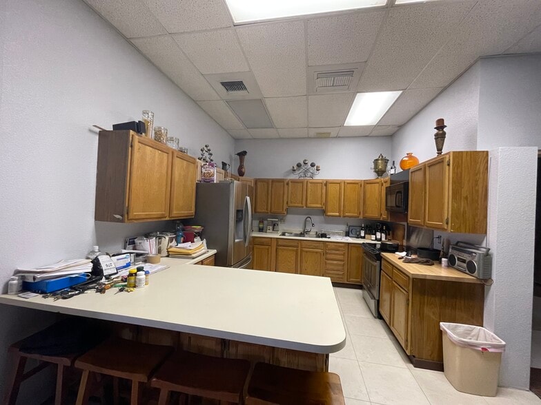 More Photos Of 712 W California Ave, Ridgecrest Warehouse For Sale