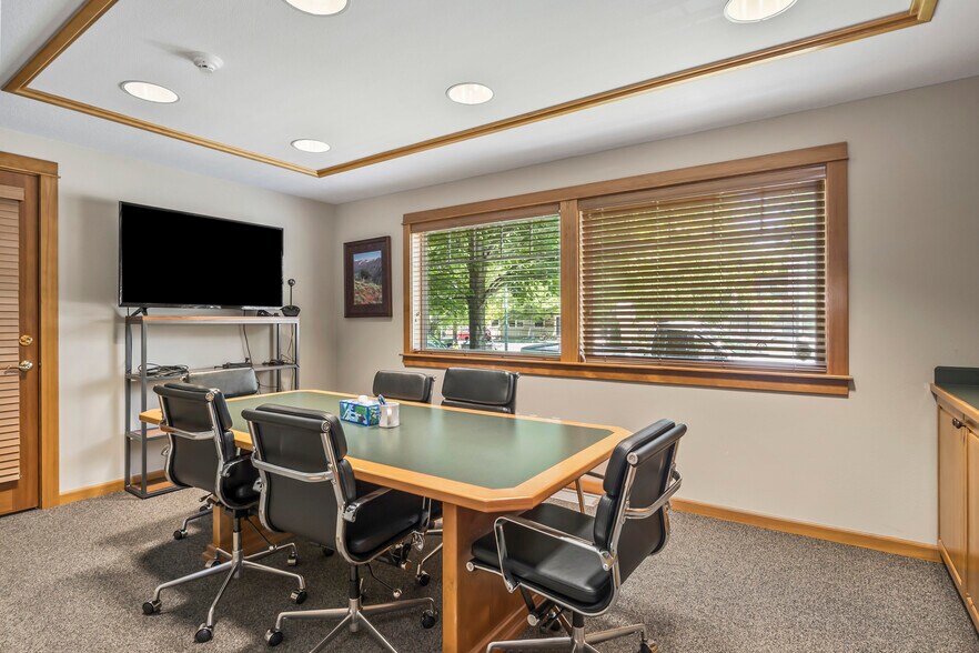 More Photos Of 796 SW Bradbury Way, Bend Office For Lease
