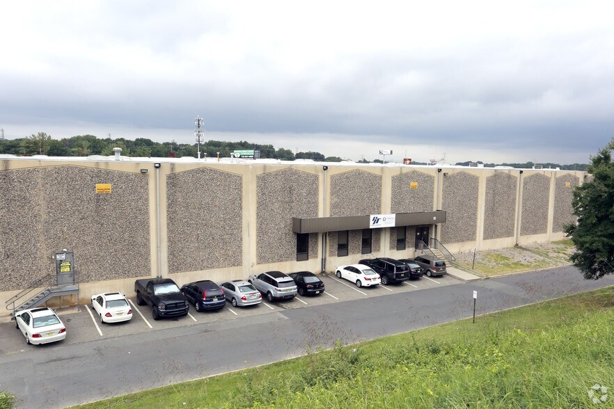 More Photos Of 96-100 Executive Ave, Edison Warehouse For Lease