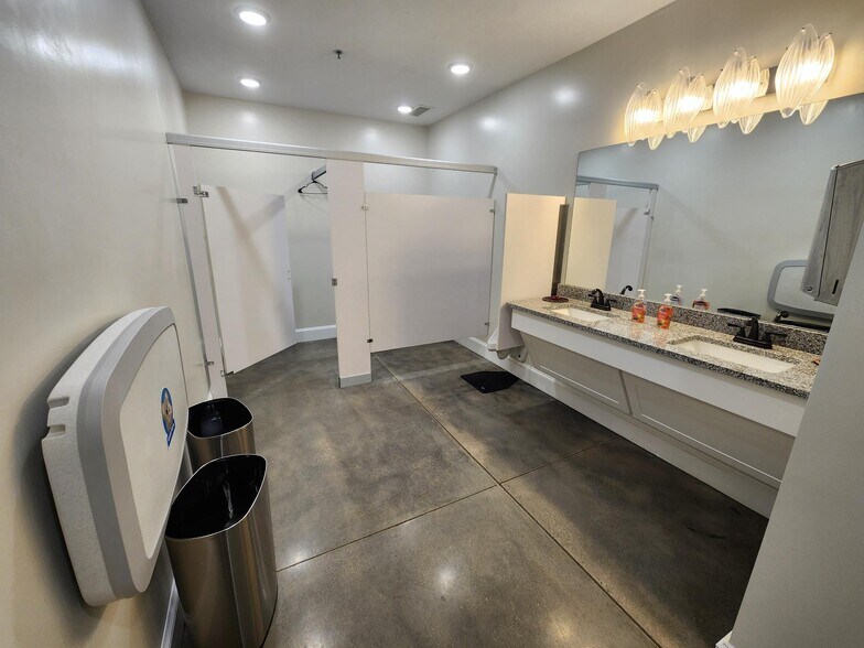 More Photos Of 232 Bordeaux Dr, Thomson Specialty For Sale