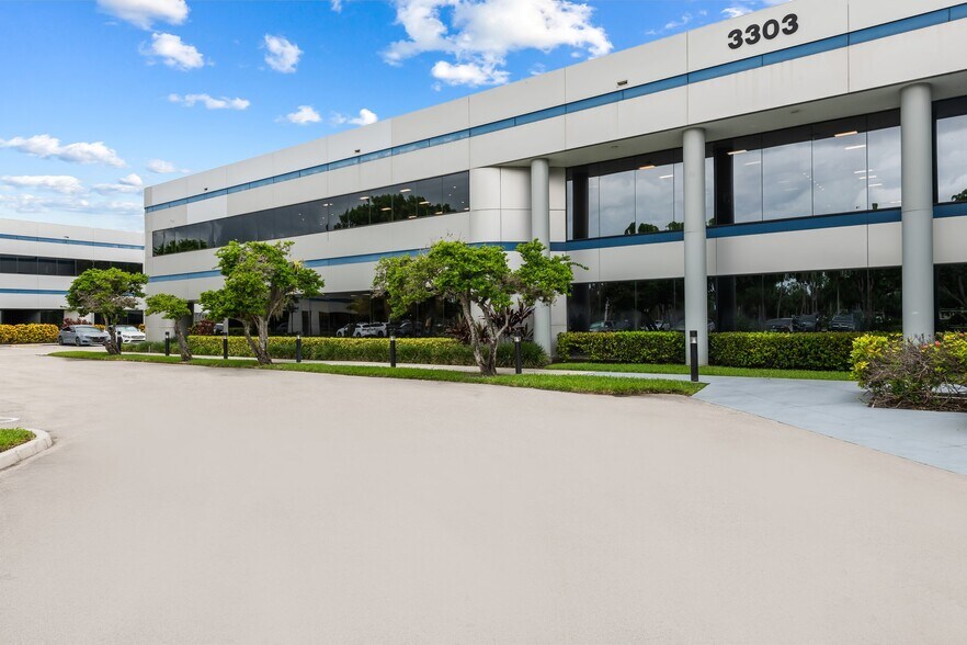 More Photos Of 3303 W Commercial Blvd, Fort Lauderdale Office For Sale