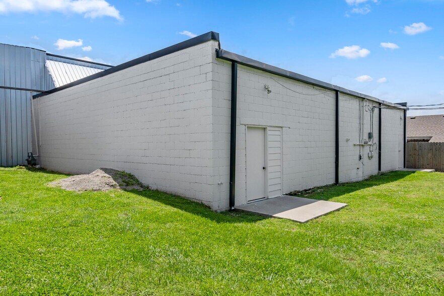 More Photos Of 1223 US-412, Siloam Springs Storefront For Lease