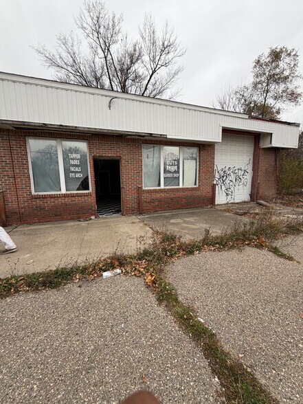 More Photos Of 3102 Martin Luther King Ave, Flint General Retail For Sale