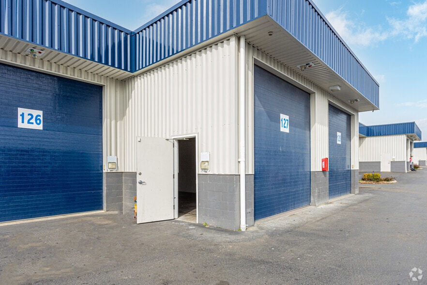 More Photos Of 11105 Steele St S, Tacoma Flex For Lease