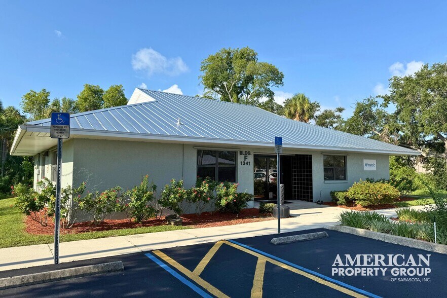More Photos Of 1341 10th St E, Palmetto Medical For Lease