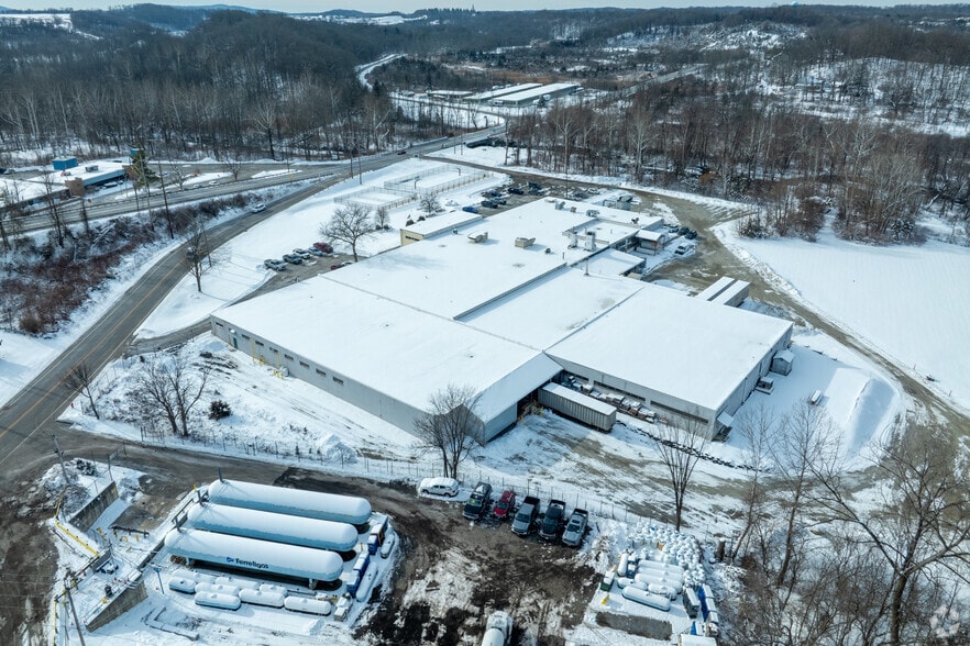 More Photos Of 24 Ames Blvd, Hamburg Warehouse For Sale