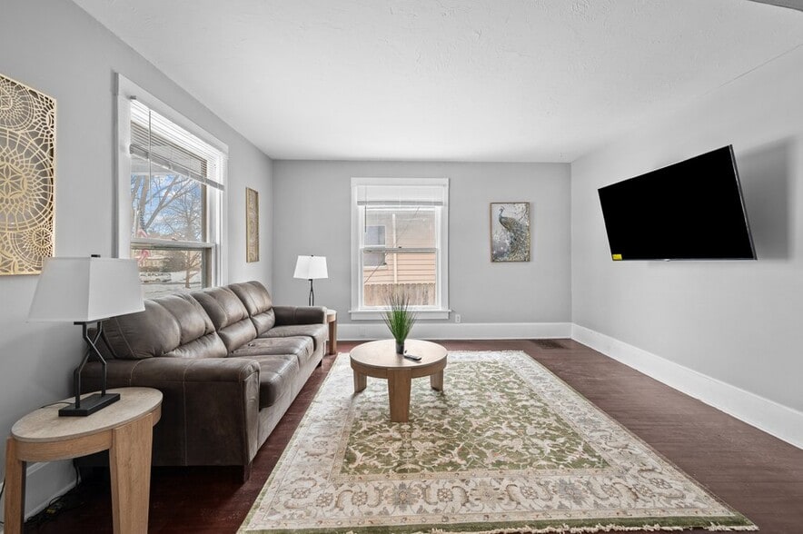 More Photos Of 211 E Dover Ct, Davenport Apartments For Sale