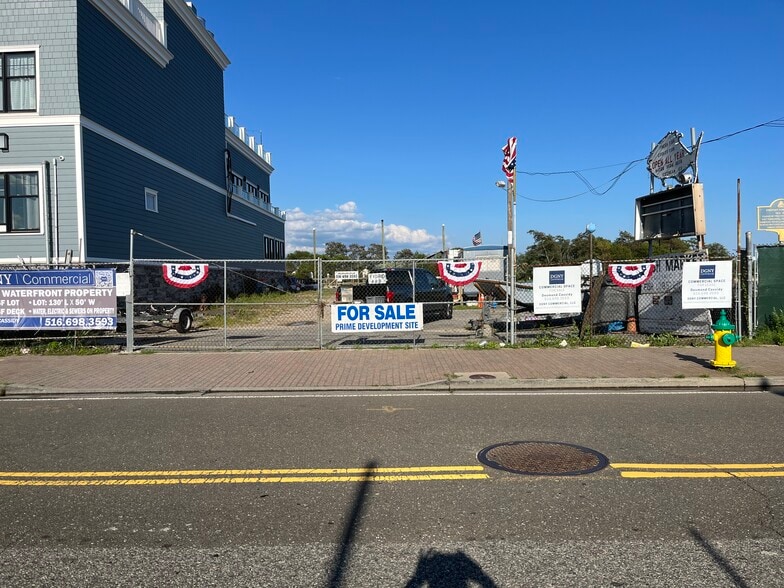 More Photos Of 405 Woodcleft Ave, Freeport Land For Sale