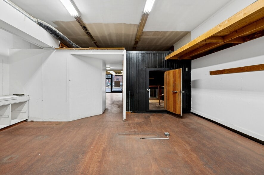 More Photos Of 587-621 E Boston Post Rd, Mamaroneck Storefront For Lease