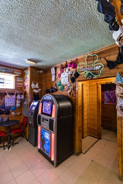 More Photos Of 13899 MT HIGHWAY 200 Hwy, Sun River Bar For Sale