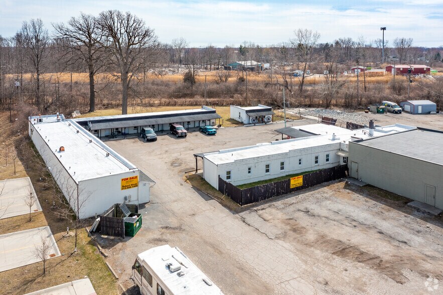 More Photos Of 27527 Telegraph Rd, Flat Rock Hotel For Sale