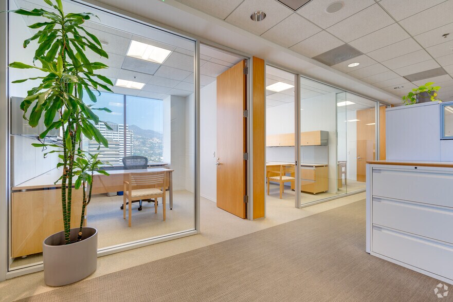 More Photos Of 550 N Brand Blvd, Glendale Office For Lease