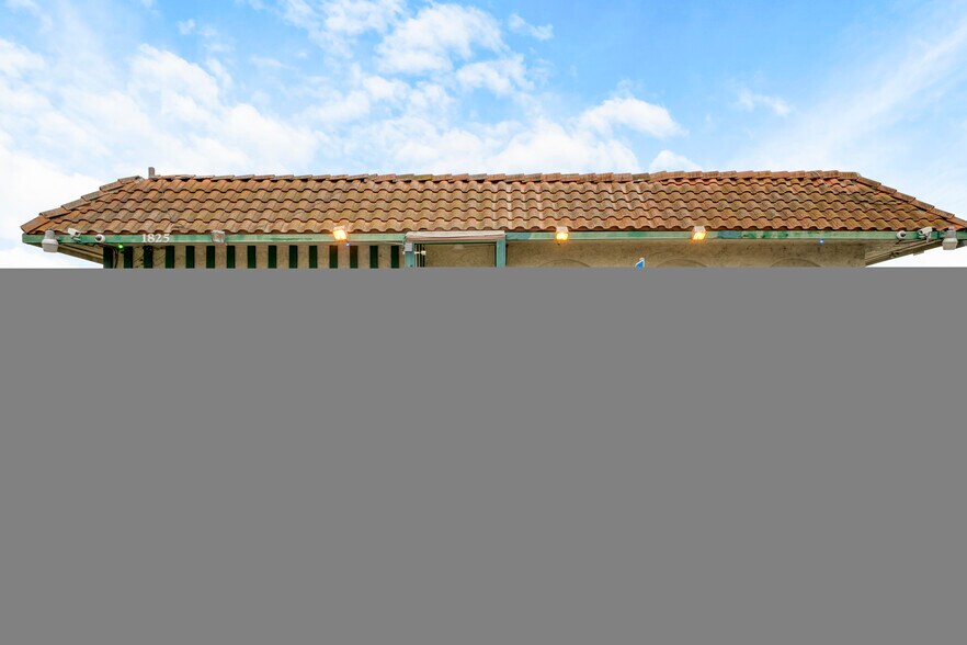 More Photos Of 1825 E Vista Way, Vista Restaurant For Sale