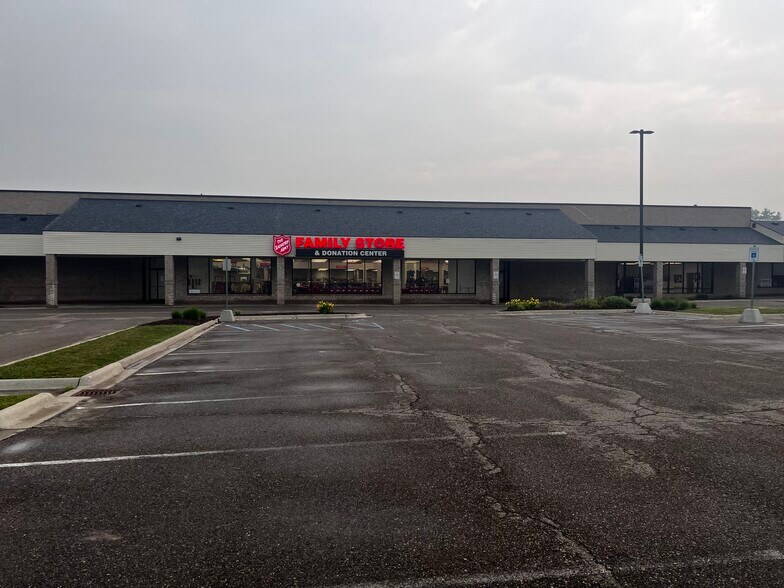 More Photos Of 546-644 N Lafayette St, South Lyon Unknown For Lease