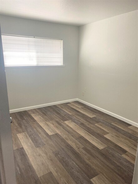 More Photos Of 1523-1527 8th Ave, Oakland Apartments For Sale