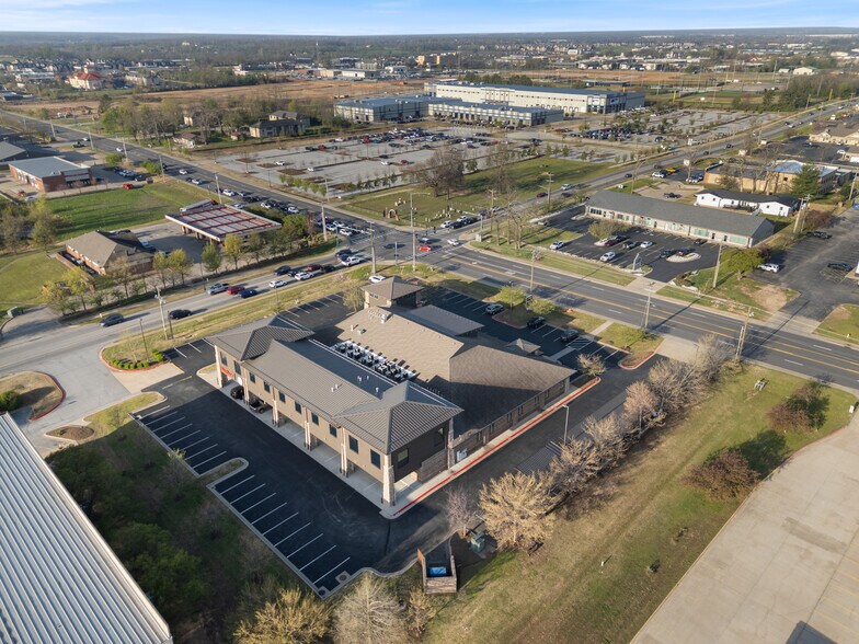 More Photos Of 2701 SE J St, Bentonville Office For Lease