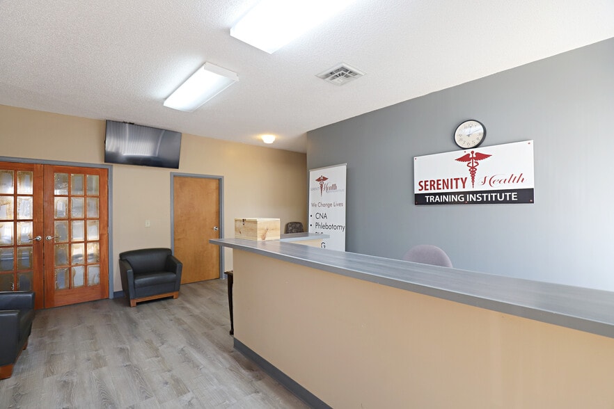 More Photos Of 2255 S Linden Rd, Flint Office For Sale